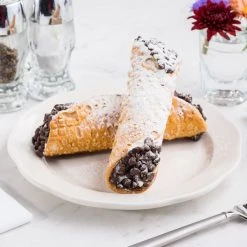 Acopa 7 3/8" Ivory (American White) Scalloped Edge Stoneware Plate - 36/Case