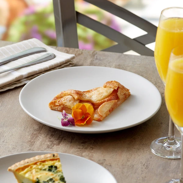 Acopa 7 1/4" Matte White Stoneware Coupe Plate - 36/Case 1 Acopa 7 1/4" Matte White Stoneware Coupe Plate - 36/Case