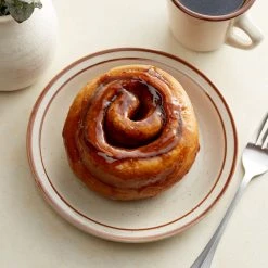 Acopa 7 1/4" Brown Speckle Narrow Rim Stoneware Plate - 36/Case