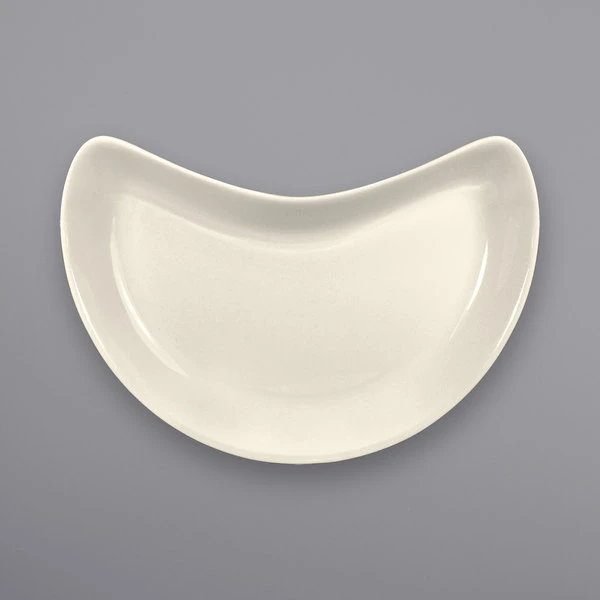 International Tableware FA-28-AW Roma 9 Oz. Ivory (American White) Stoneware Crescent Dish - 12/Case 1 International Tableware FA-28-AW Roma 9 Oz. Ivory (American White) Stoneware Crescent Dish - 12/Case